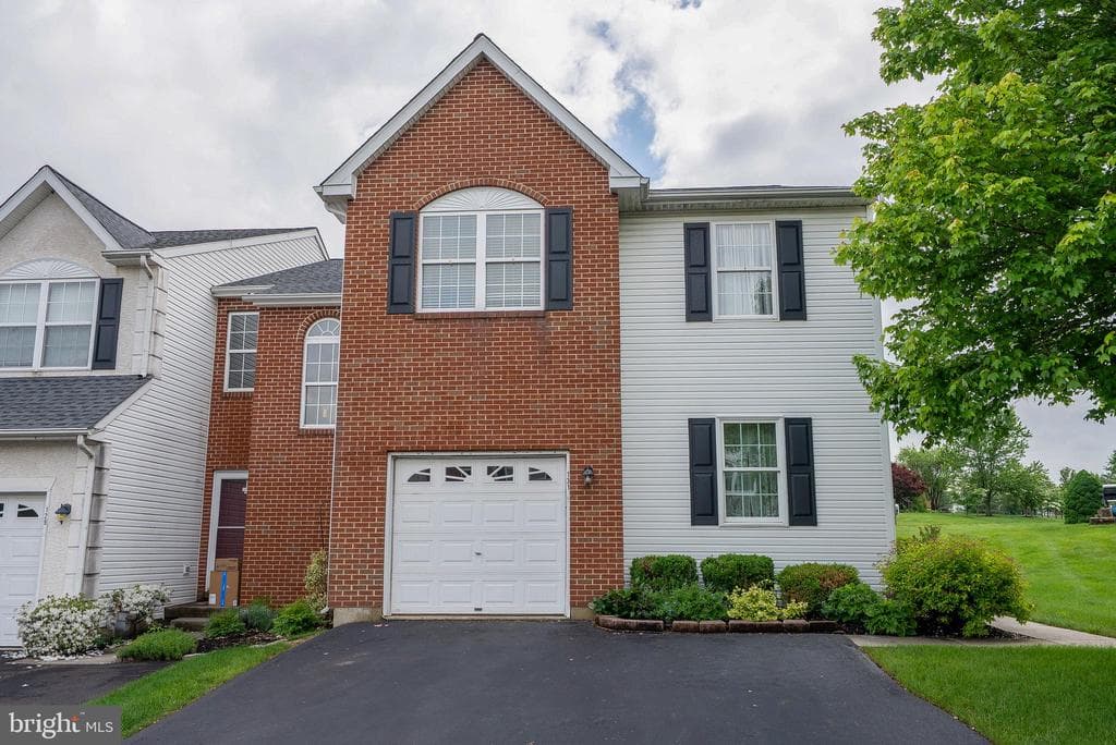 131 Hampshire Drive photo 1