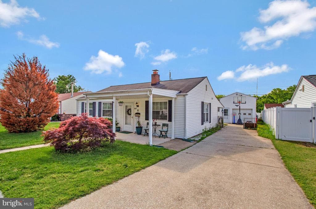 805 Dale Road photo 1