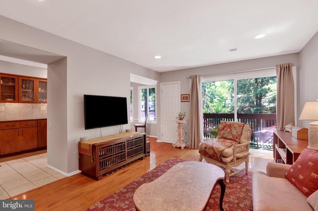 2-12 Aspen Way photo 1