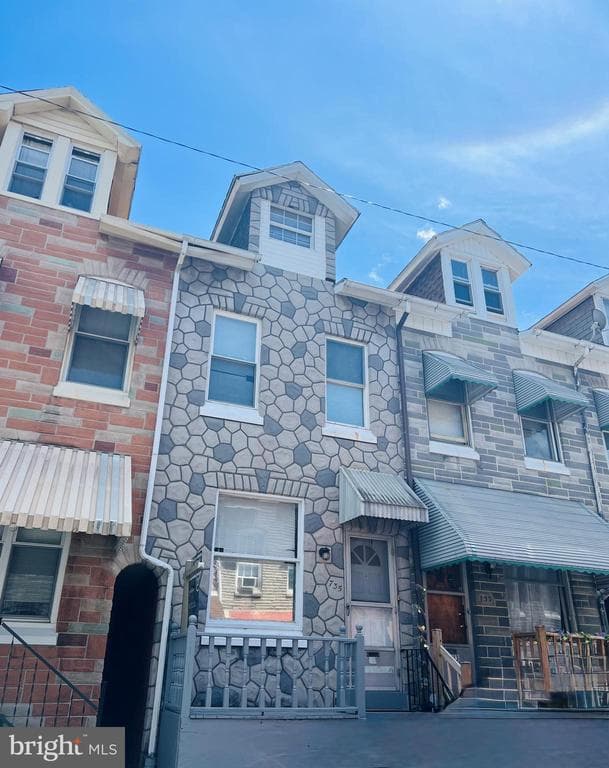 735 Locust Street photo 1