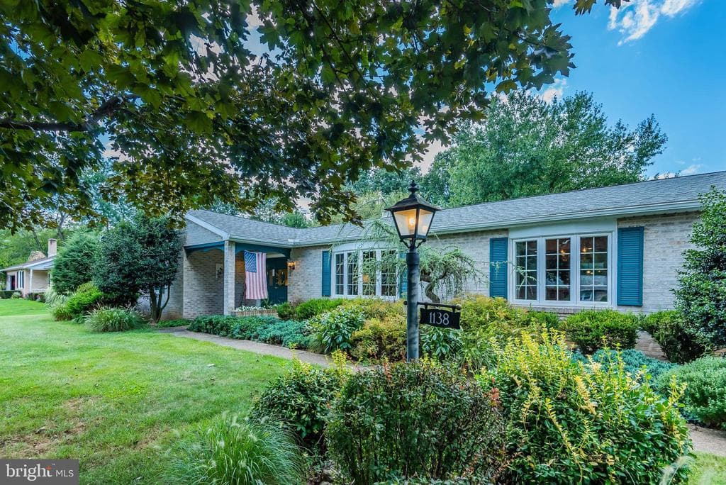 1138 Maple Street photo 1