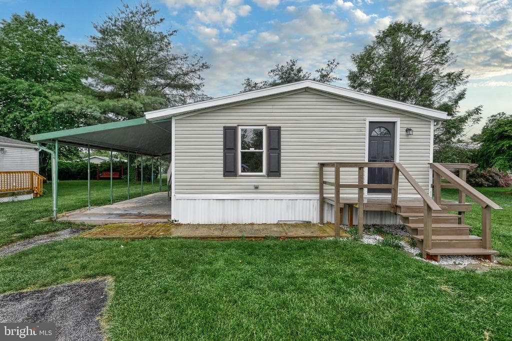 59 Shawna Avenue photo 1