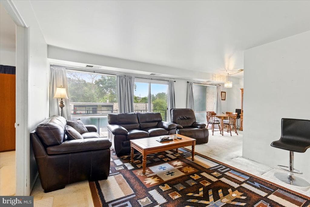 9272 Adelphi #103 photo 1