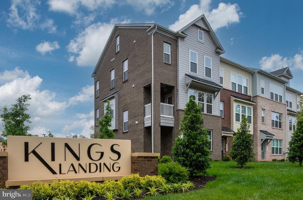 10154 Queens Way photo 1