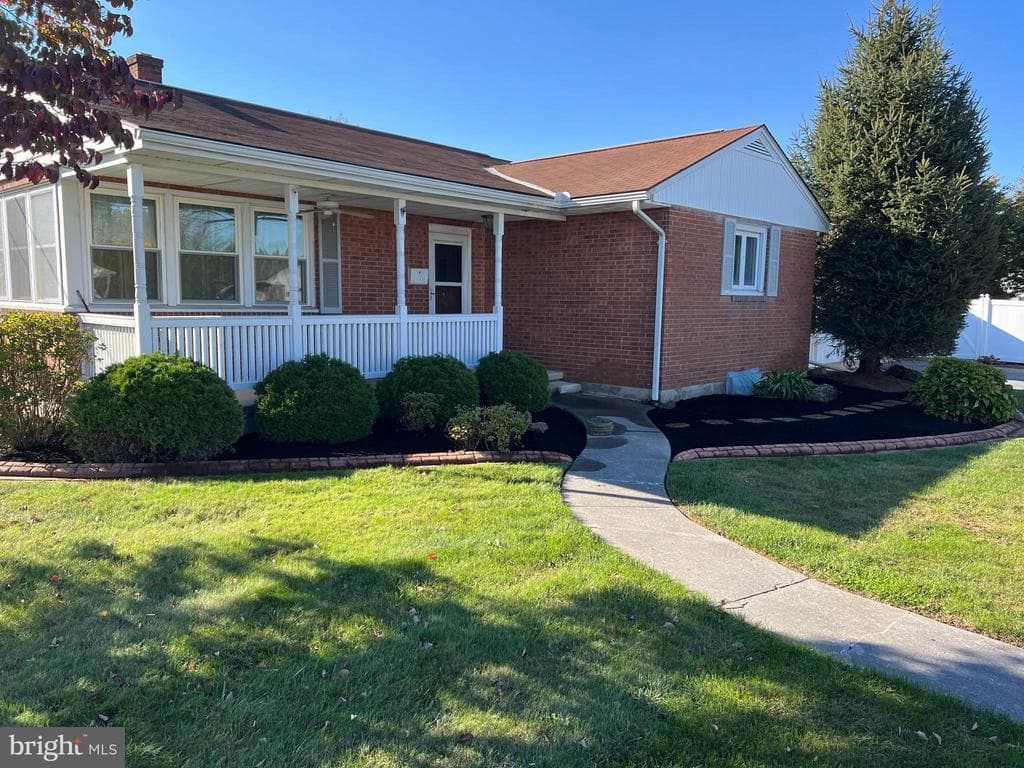 1483 E Walnut Street photo 1