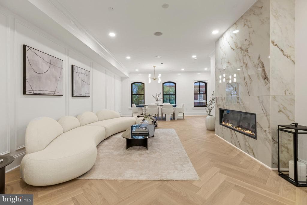 733 Euclid Street NW #302 photo 1