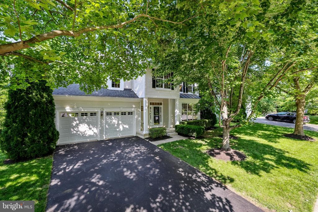17542 Falls Place photo 1