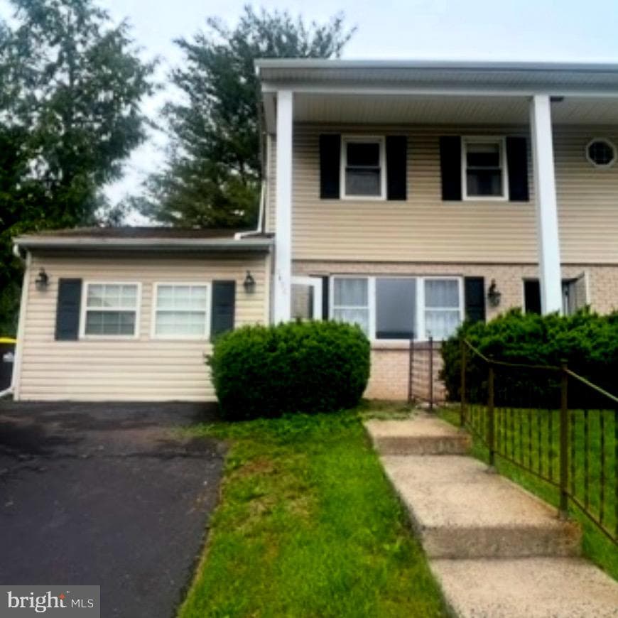1498 Village Way photo 1