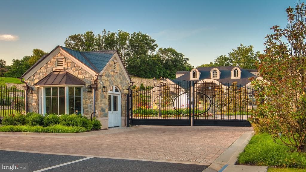 8201 River Road photo 1