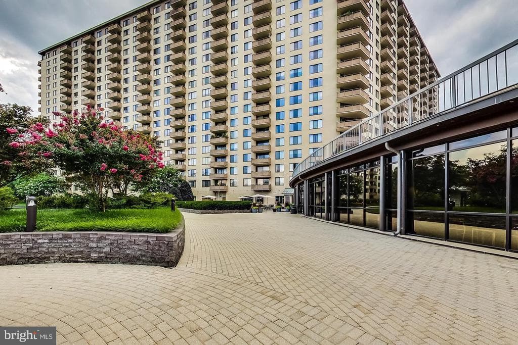 5225 Pooks Hill Road #609s photo 1