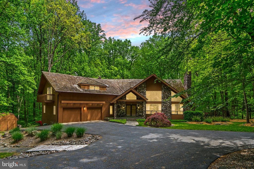 7641 Woodstream Way photo 1