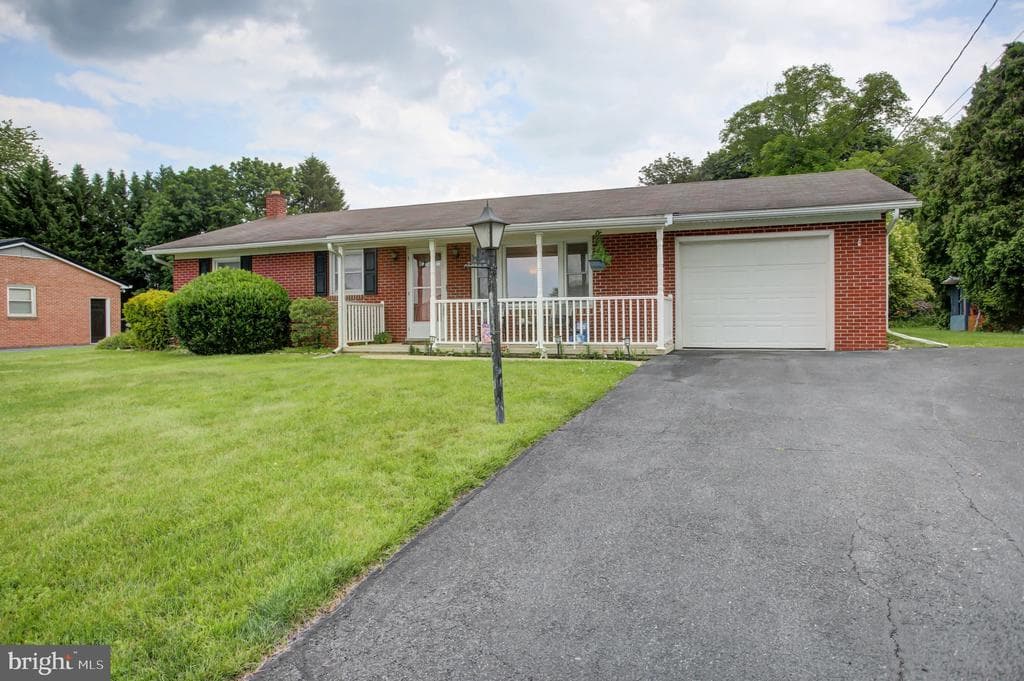 1262 Pleasantview Drive photo 1