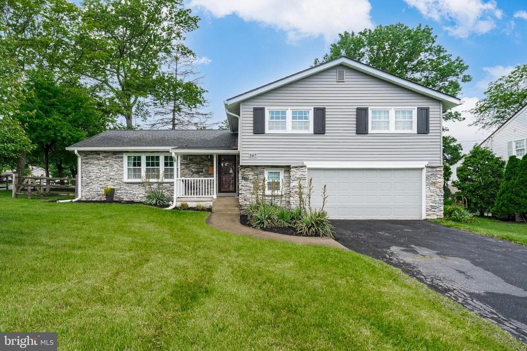 347 Barrett Road photo 1