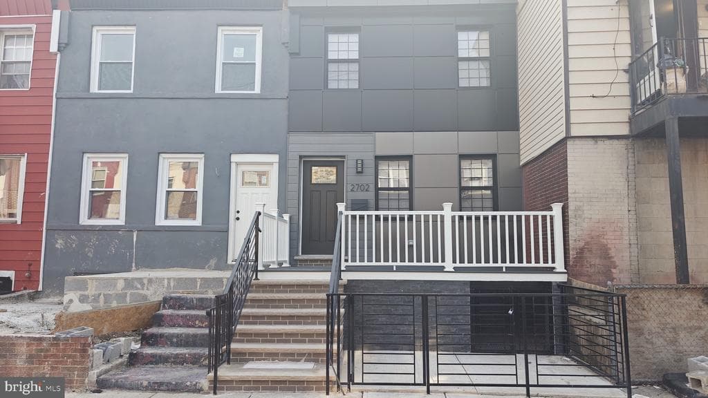 2702 S Marshall Street photo 1