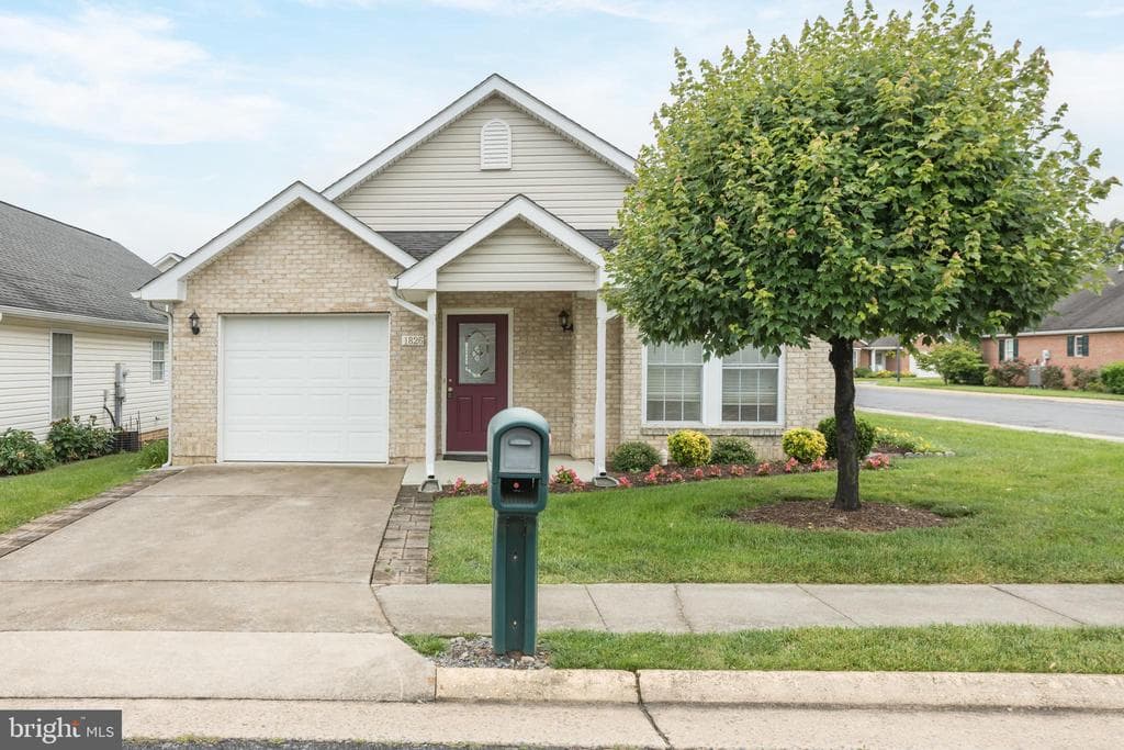 1826 Kershaw Lane photo 1