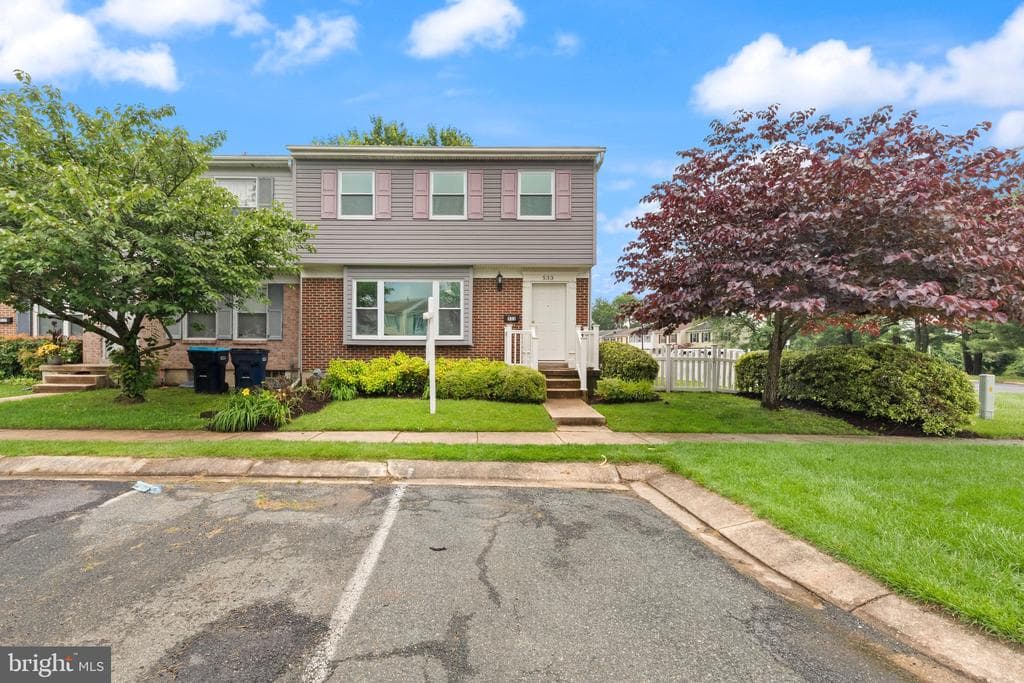 533 Jamestown Court photo 1