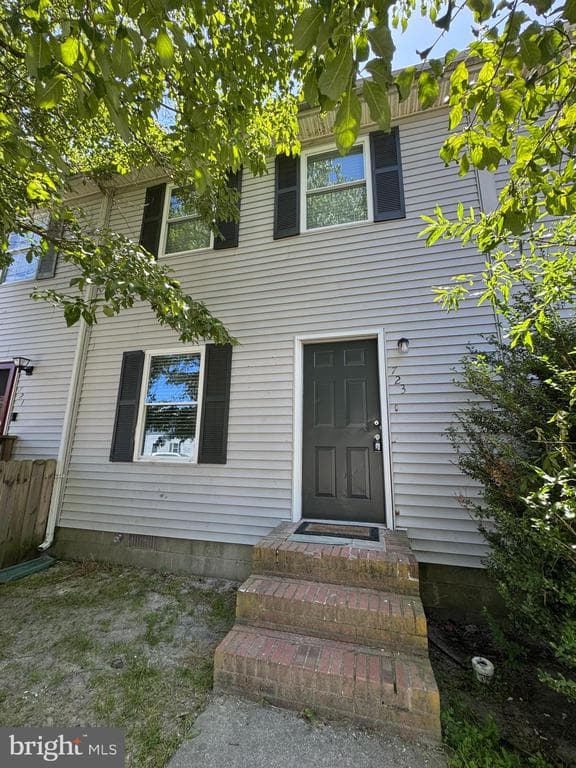 723 Hemlock Street photo 1