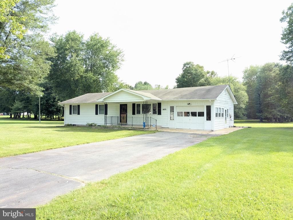 3675 Spring Lane photo 1