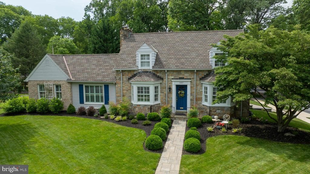 1067 Helen Avenue photo 1