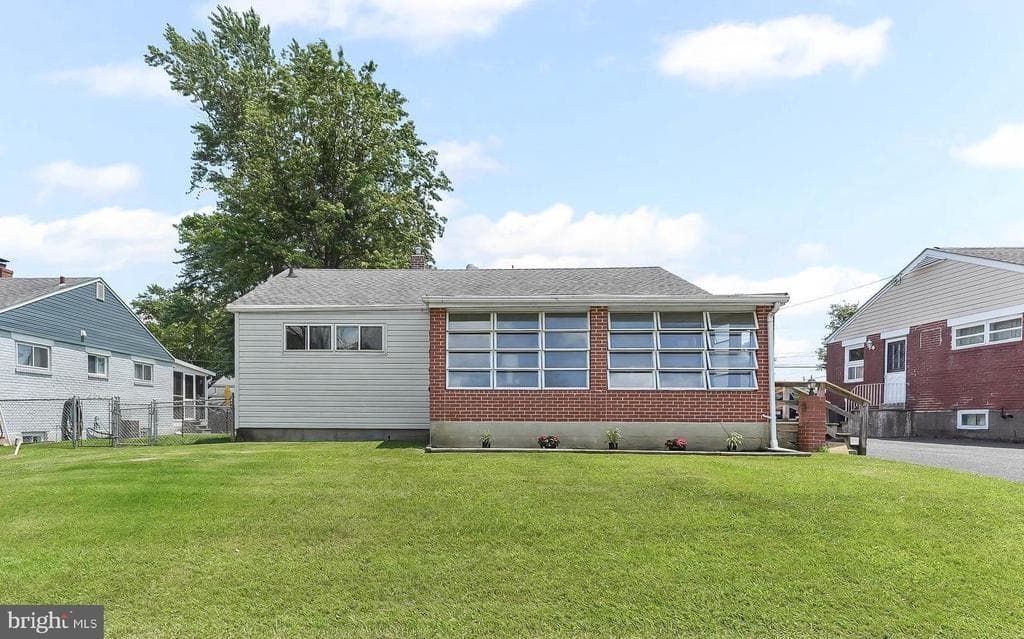 2228 Theresa Avenue photo 1
