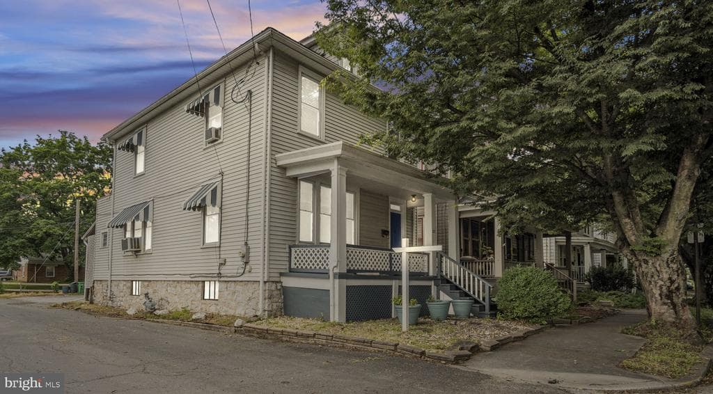 32 W Willow Street photo 1