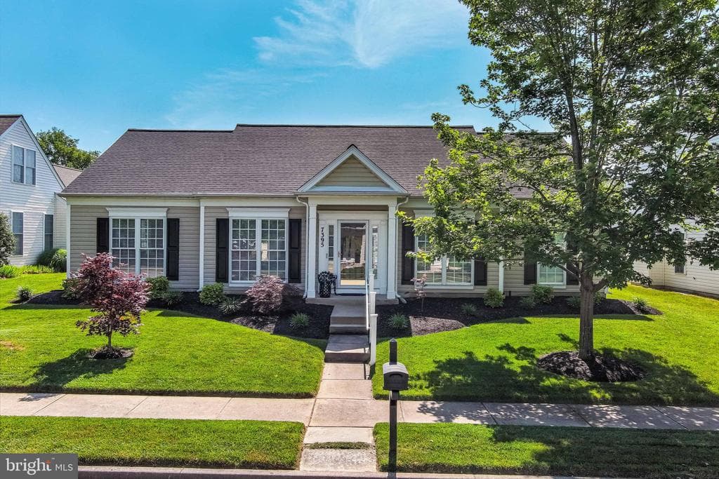 7395 Karen Avenue photo 1