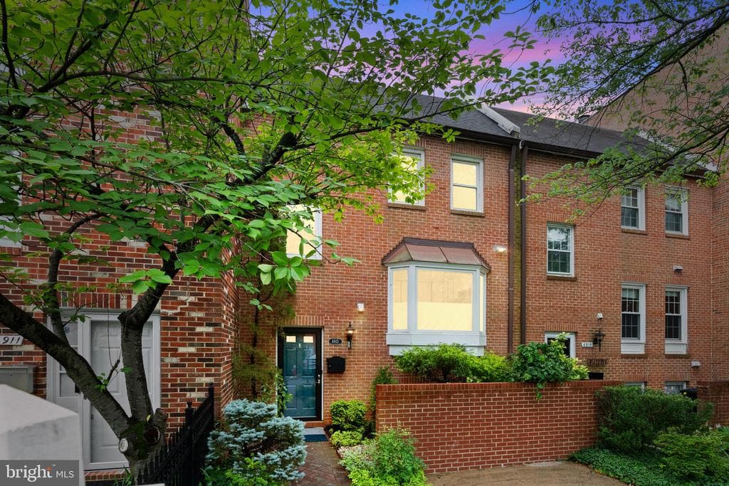 6913 McLean Park Manor Court photo 1