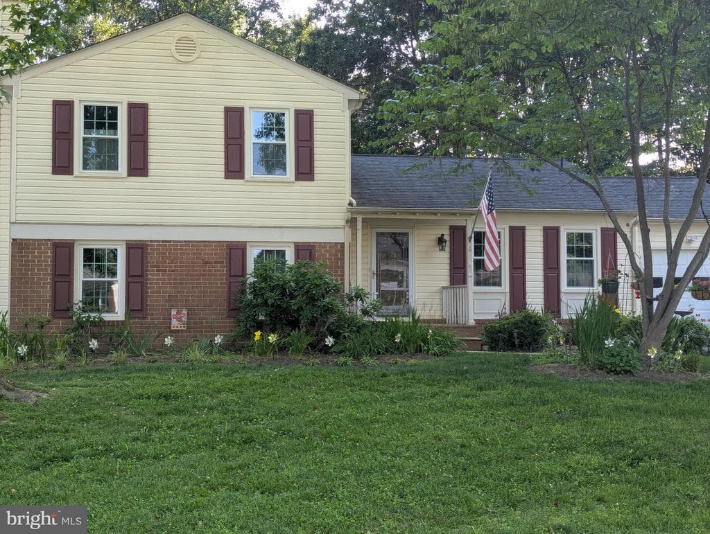 6 Wachs Court photo 1