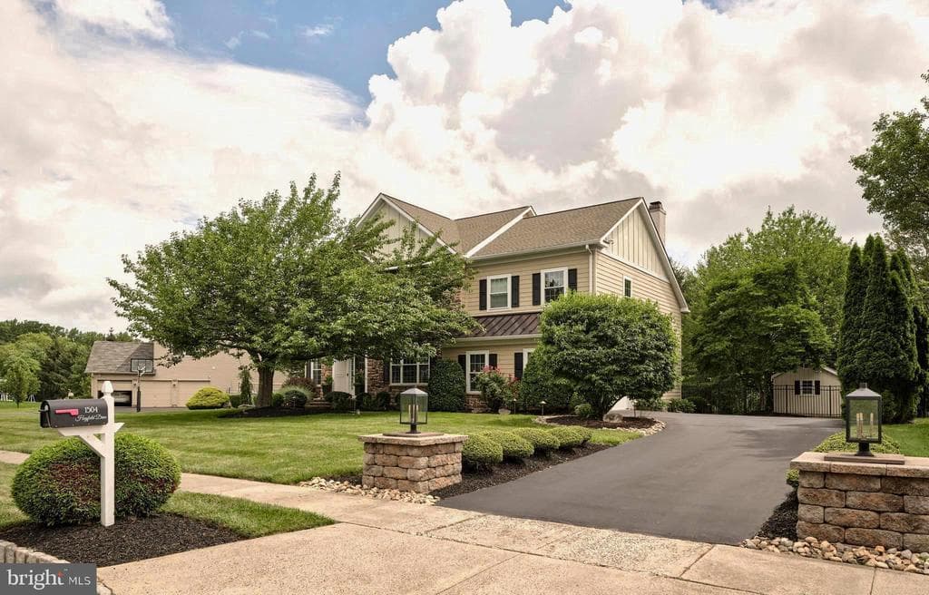 1504 Hayfield Drive photo 1