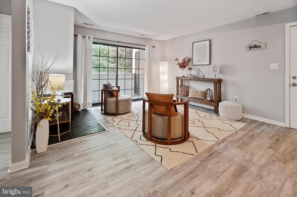 1647 Carriage House Terr #E photo 1