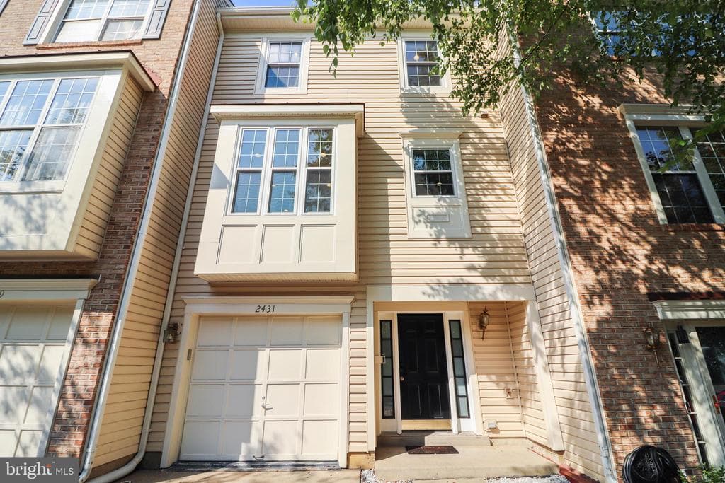2431 Clover Field Circle photo 1