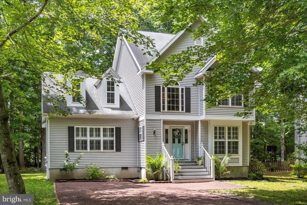 7 Burr Hill Drive photo 1