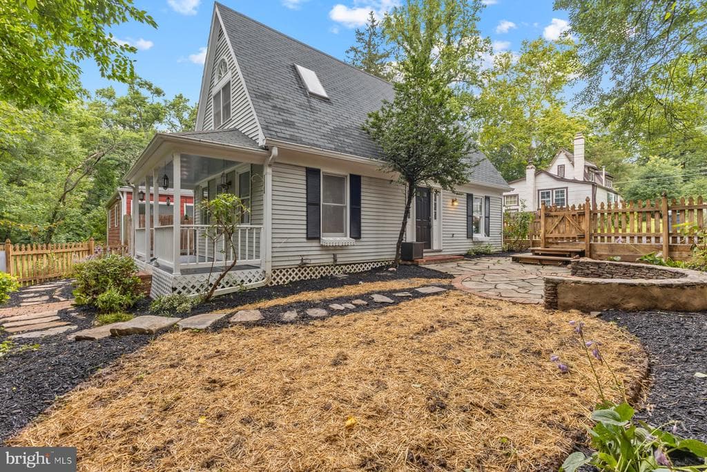 413 Grove Avenue photo 1