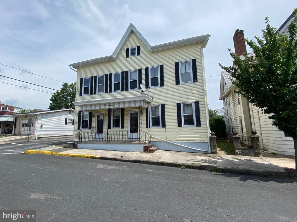 121 S Wayne Street photo 1