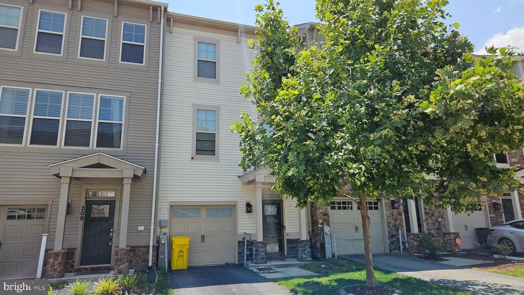 211 Tanner Lane photo 1