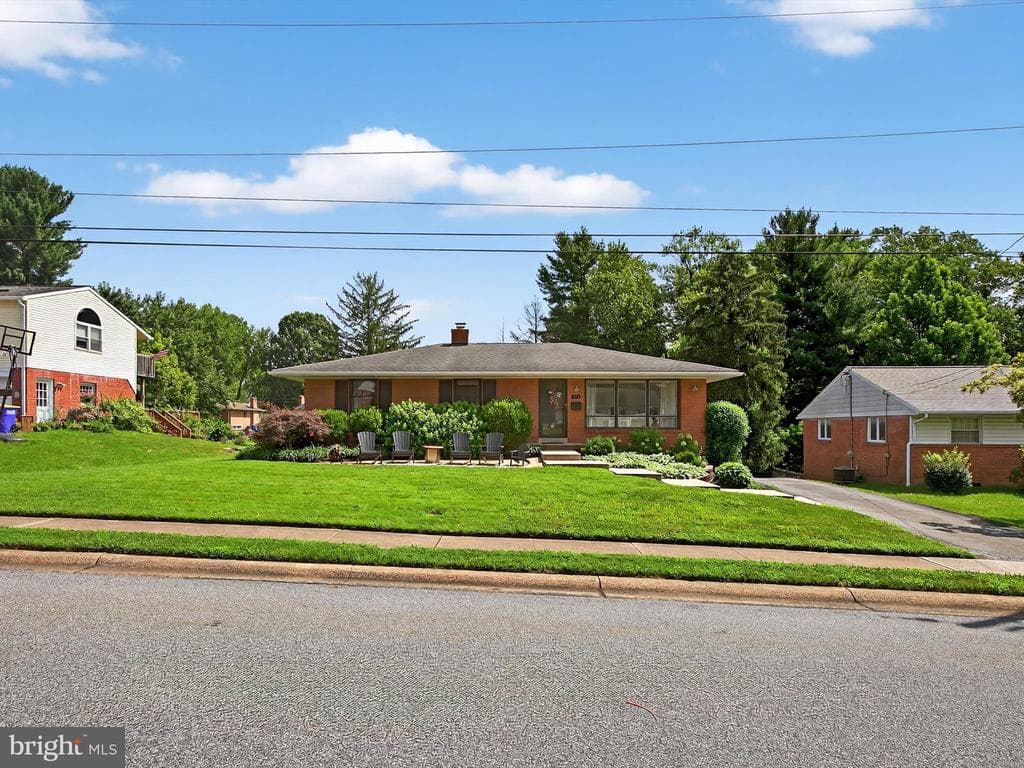 410 Spring Drive photo 1