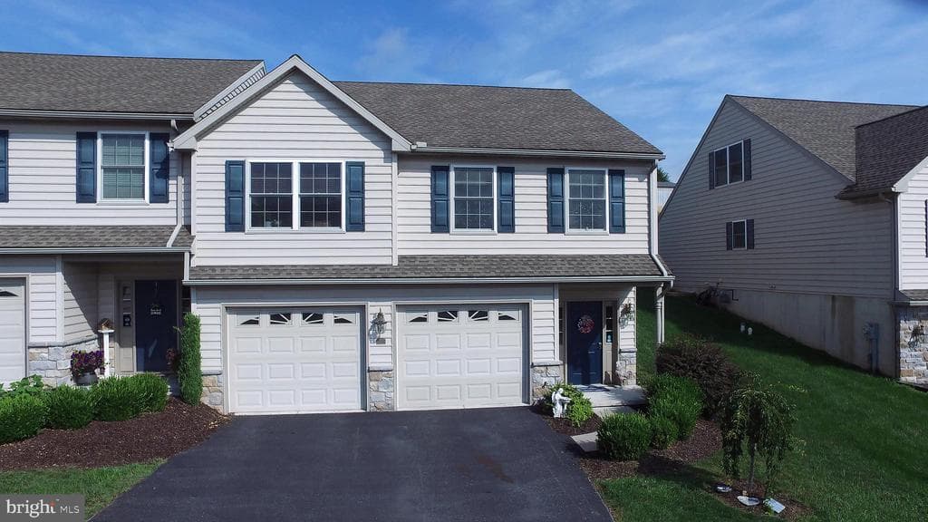 47 Woodsedge Drive photo 1