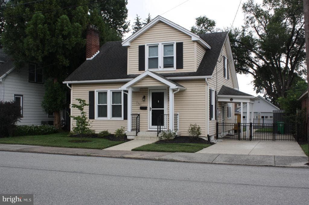 262 F Street photo 1