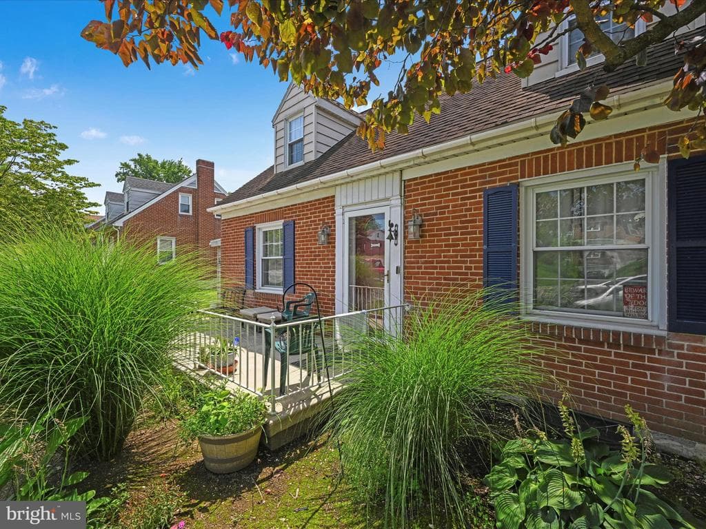 1928 Bannister Street photo 1