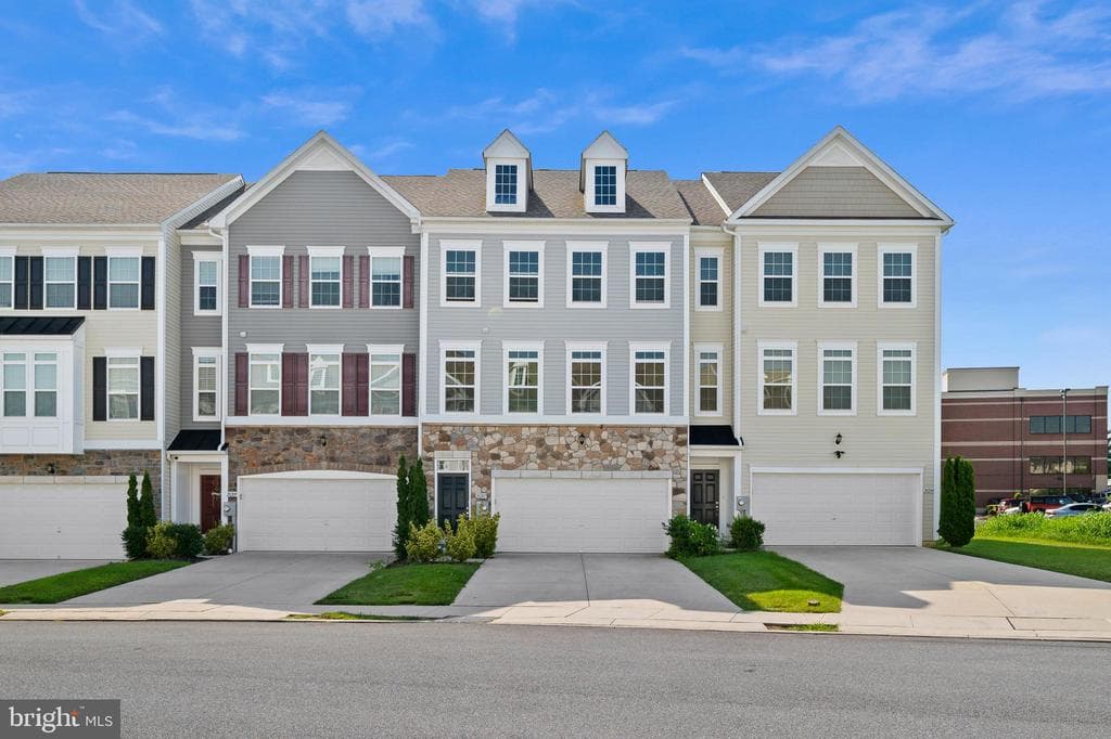 20207 Capital Lane photo 1