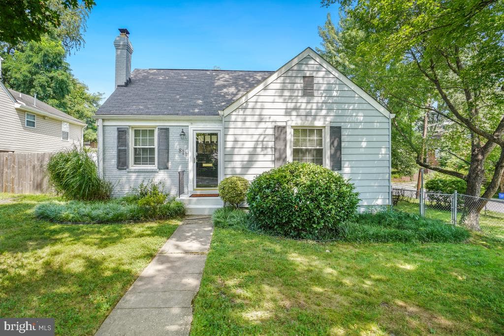 811 Langley Drive photo 1