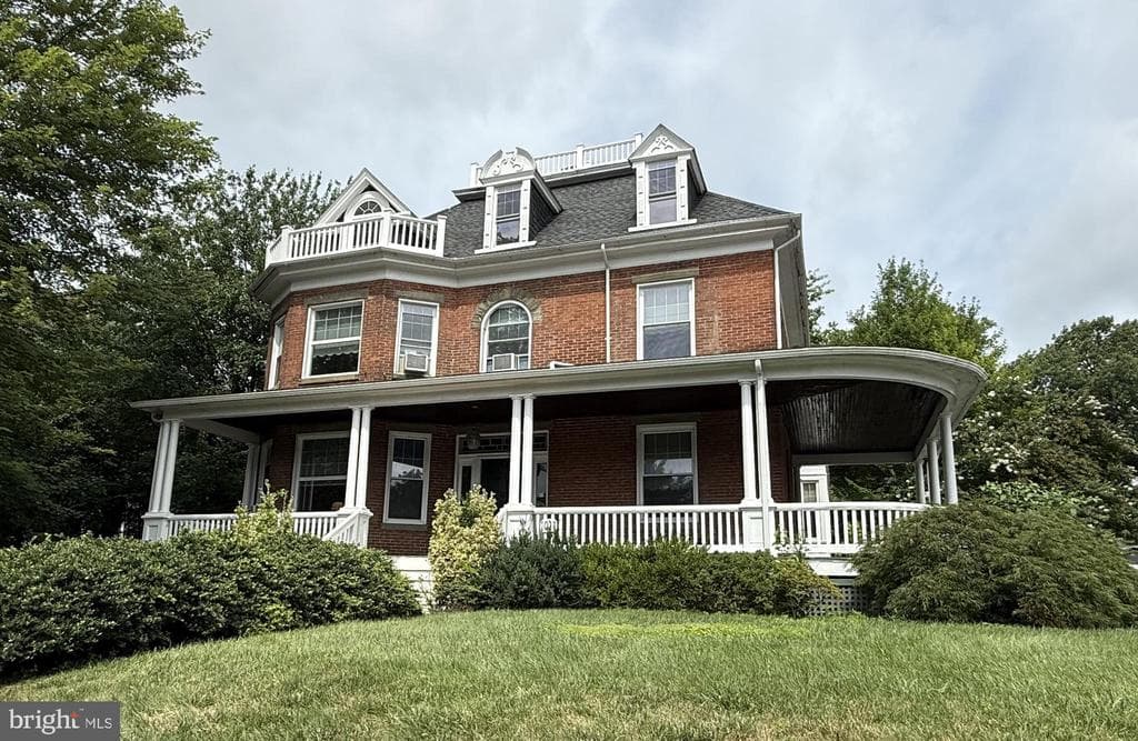 1011 Oak Hill Avenue photo 1