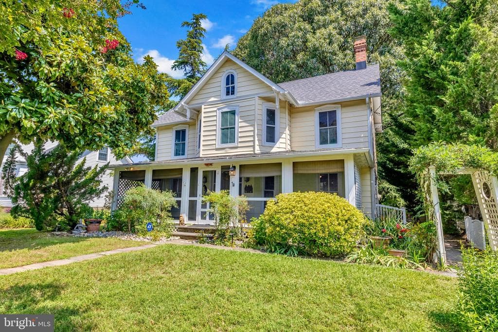 21424 Wharf Road photo 1