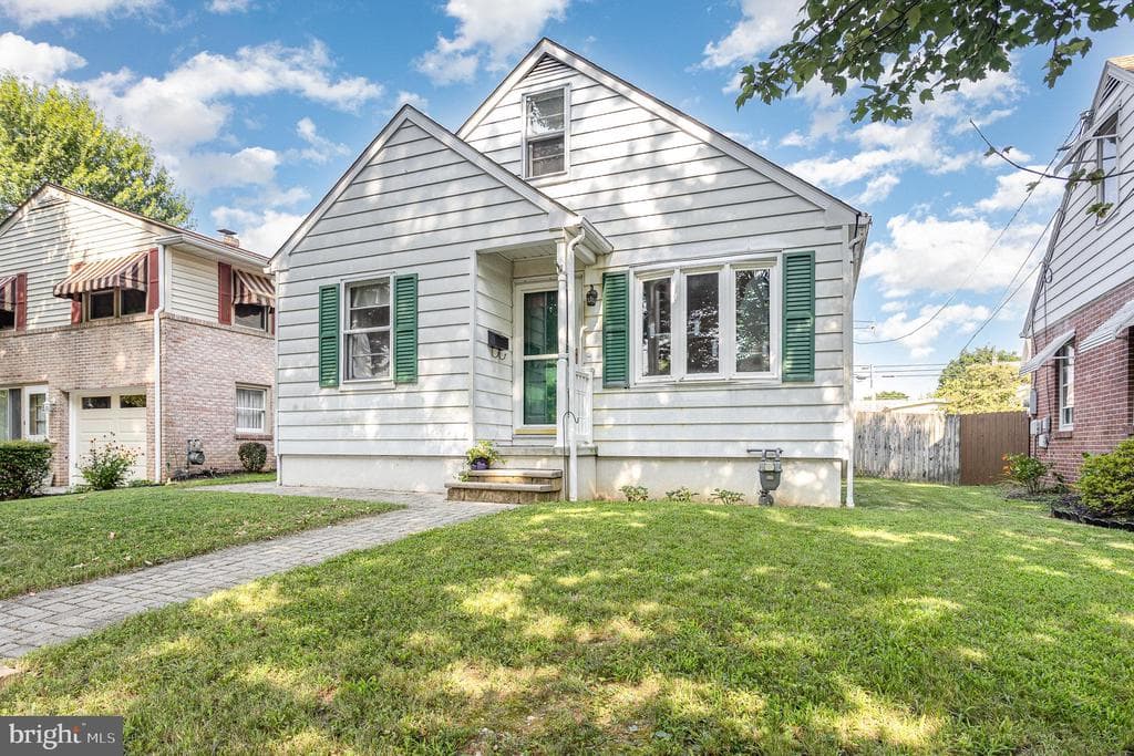 1004 E Walnut Street photo 1