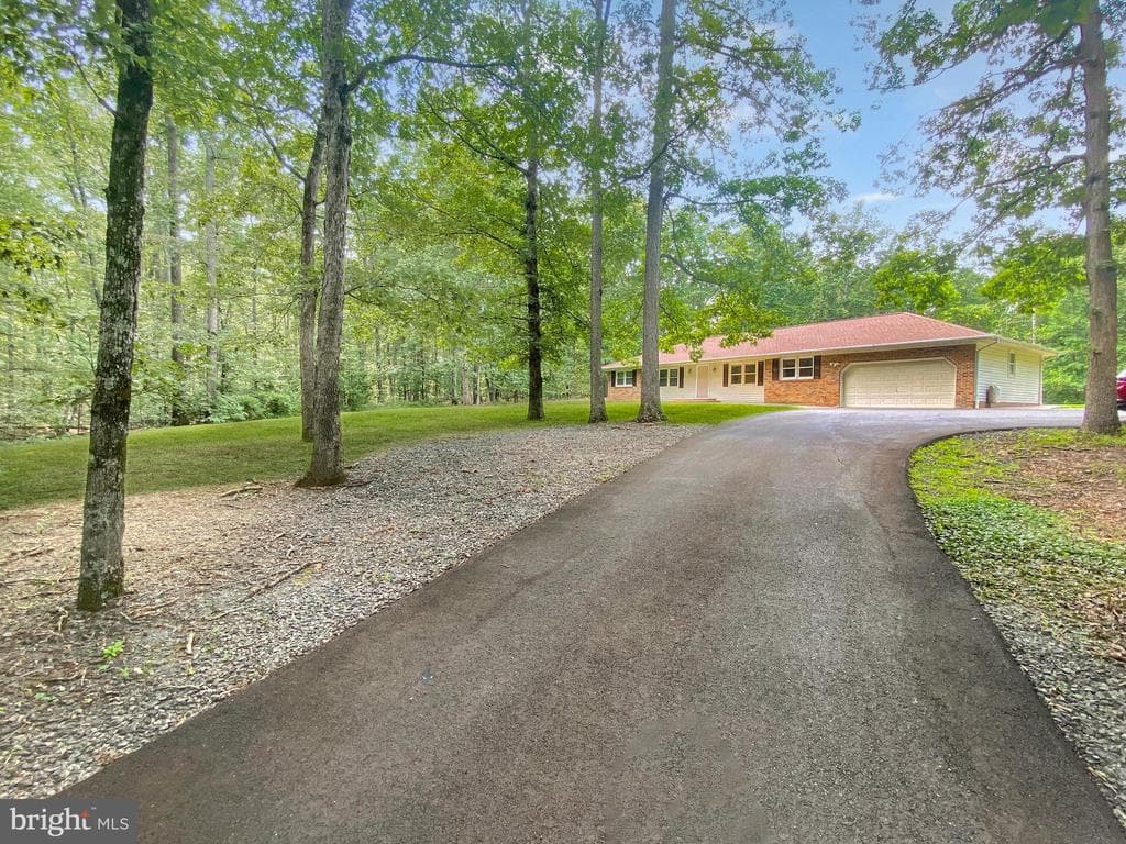 10 Cardinal Drive photo 1