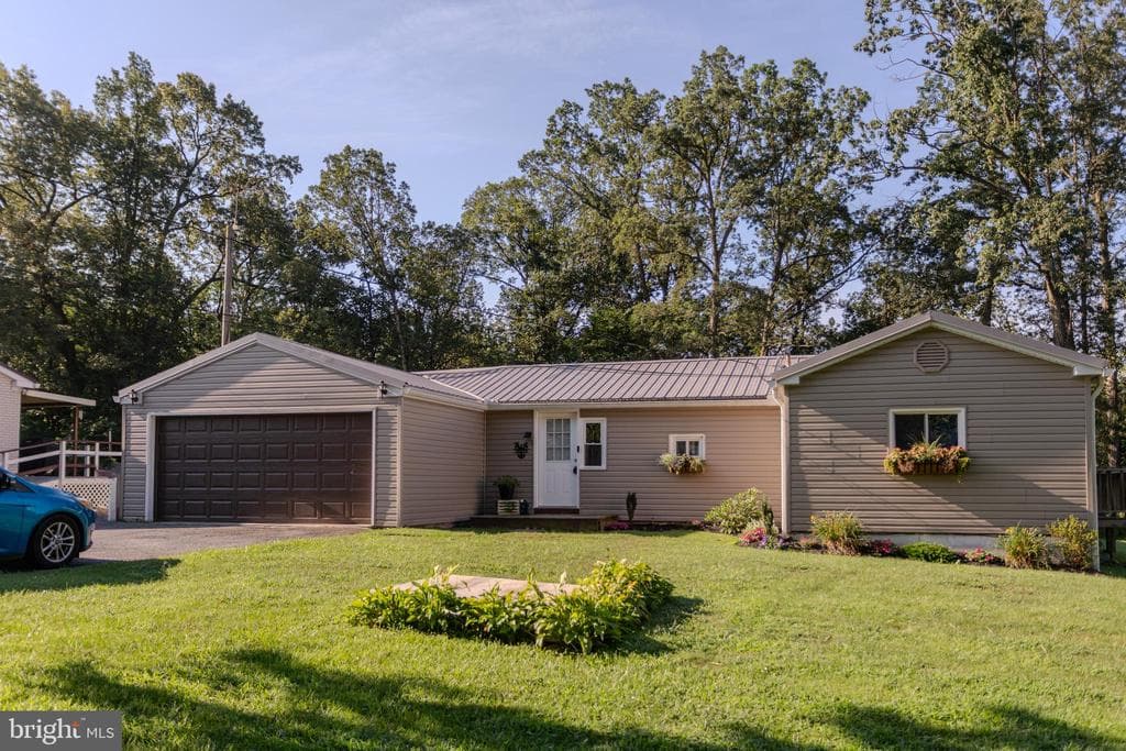 2334 Fisher Road photo 1