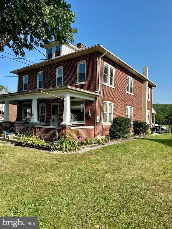 452 Freehall Street photo 1