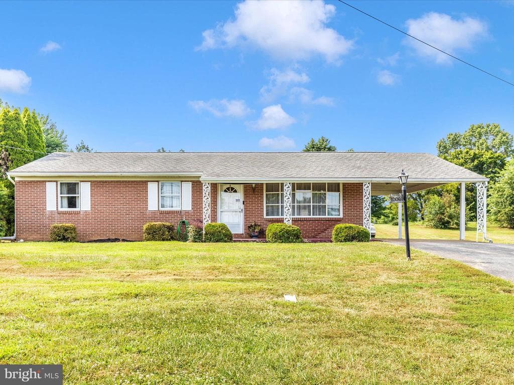 10061 Williamsport Pike photo 1