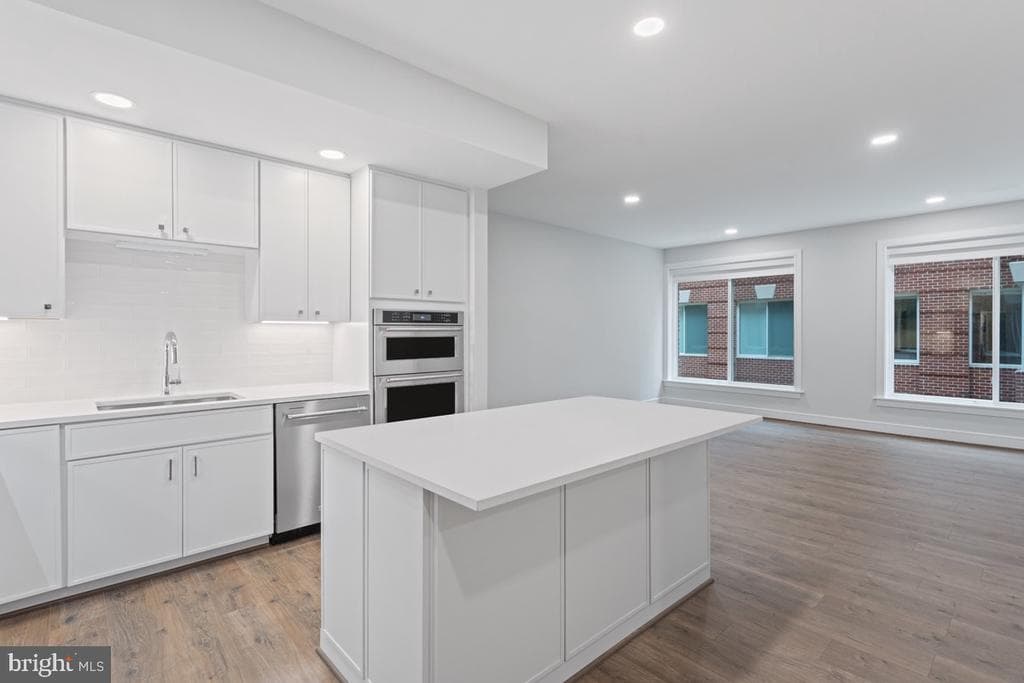 635 Slaters Lane #109 photo 1