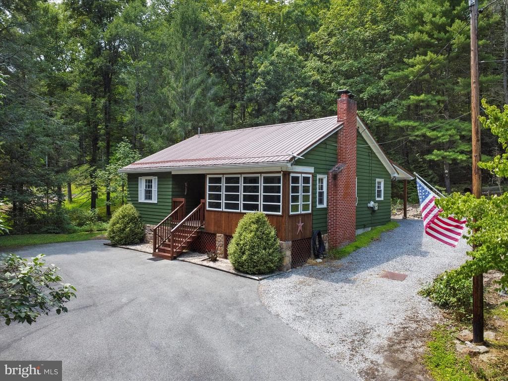 10687 Aughwick Road photo 1